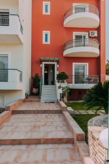 Bessis Apartments Каламата Экстерьер фото