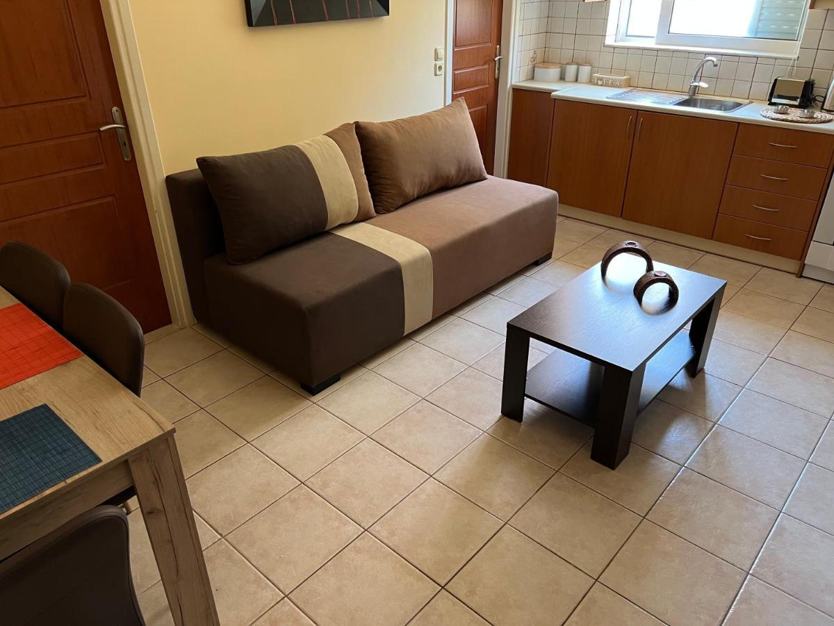Bessis Apartments Каламата Экстерьер фото